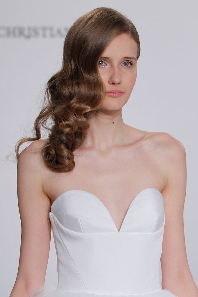 Christian Siriano Bridal Collection 2017 - Ondulação lateral