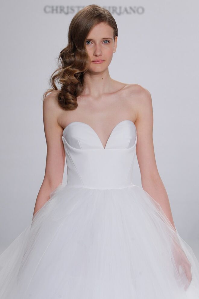 Christian Siriano Bridal Collection 2017 - Ondulação lateral