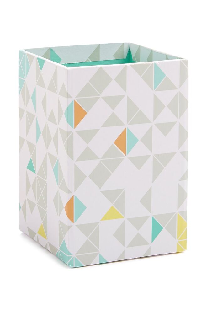 Caixa para canetas e lápis, €2