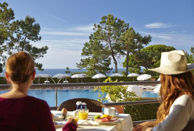 Praia Olhos de Água: Porto Bay Falésia