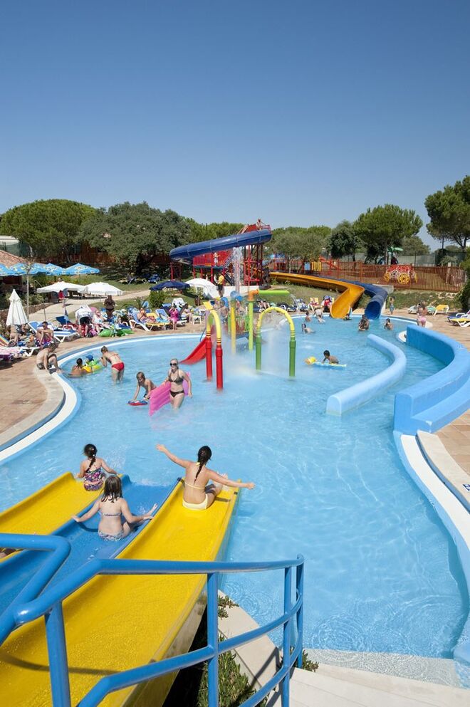 Praia Maria Luísa: Alfagar Aldeamento Turistíco