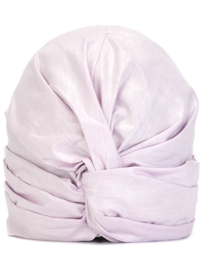 Turbante em viscose, €244, Super Duper Hats, em farfetch.com