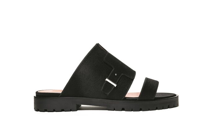 Sandálias em pele, €450, Boss