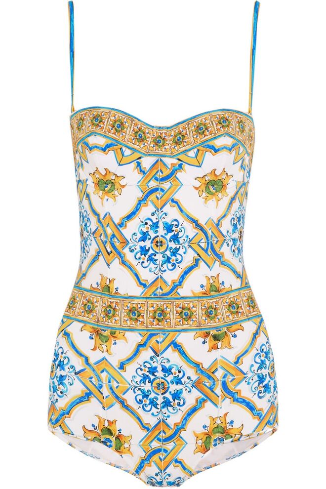 Fato de banho em elastano e poliamida, €445, Dolce & Gabbana, em net-a-porter.com