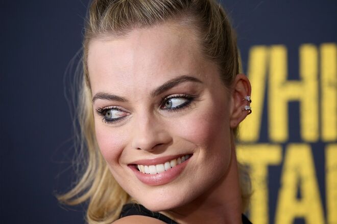3. Evitar alimentos muito ácidos como o limão e bebidas gaseificadas. | Margot Robbie