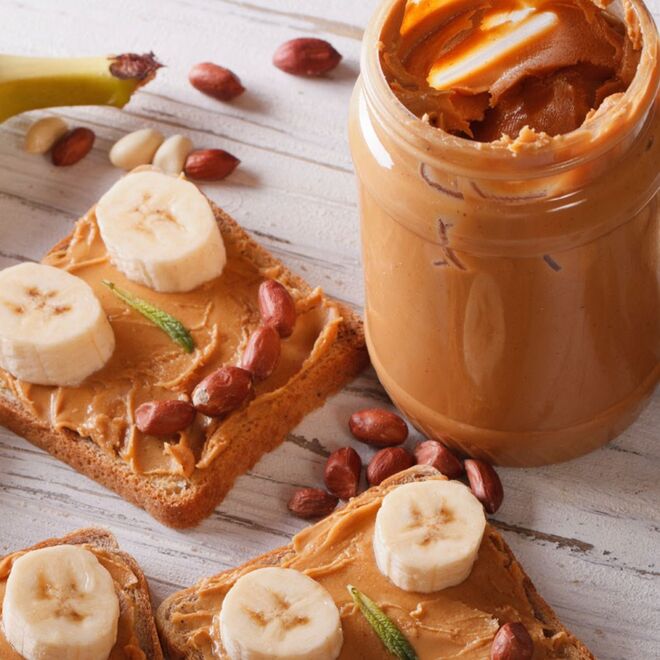 4. Para barrar o pão utilize manteiga de frutos secos.