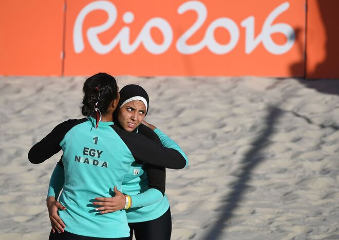 Nada Meawad e Doaa Elghobashy, as egípcias que, pela primeira vez nuns Jogos Olímpicos, participaram de véu | Vólei de Praia