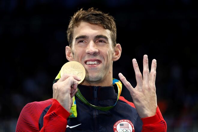 Michael Phelps a celebrar a vitória do ouro | Natação