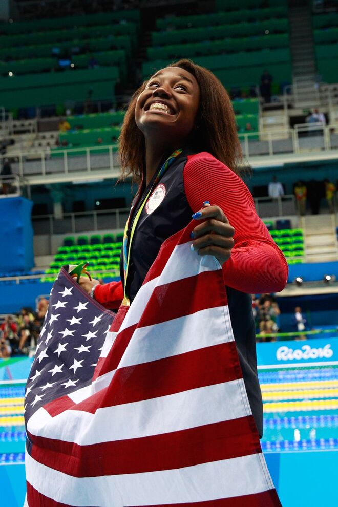 Simone Manuel a celebrar o ouro | Natação
