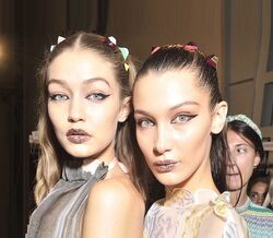 Glitter lips