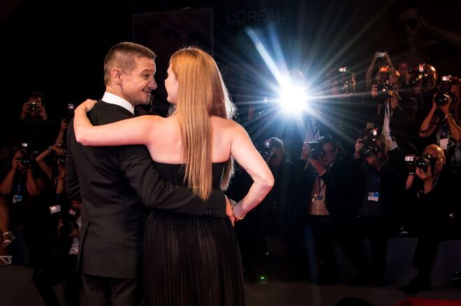 Jeremy Renner e Amy Adams