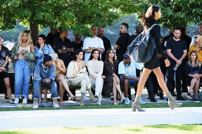 Tyga, Kylie Jenner, Kendall Jenner, Kim Kardashian, Carine Roitfeld e Pharrell Williams