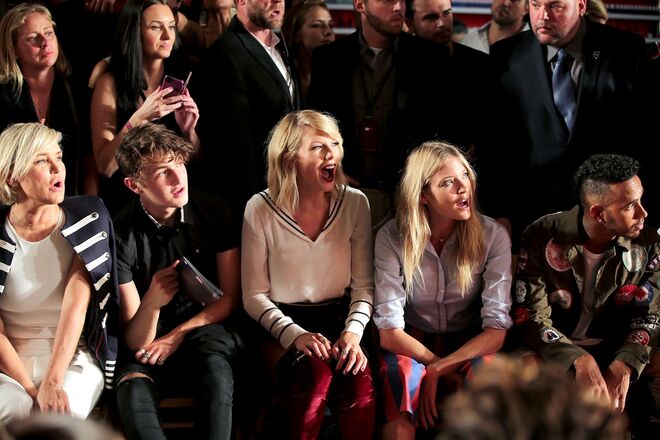 Yolanda Hadid, Anwar Hadid, Taylor Swift, Martha Hunt e Lewis Hamilton