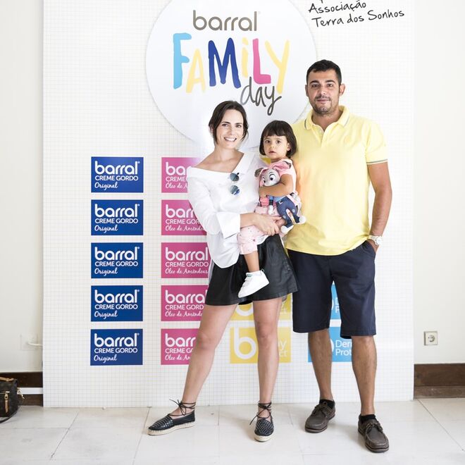 Cátia Dias (uma das autoras de Style It Up) com a família