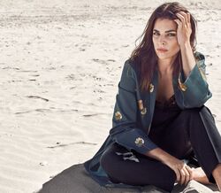 Journeys: Julia Restoin-Roitfeld para Mango