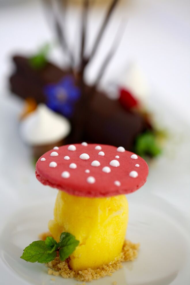 Floresta doce com sorvete de laranja