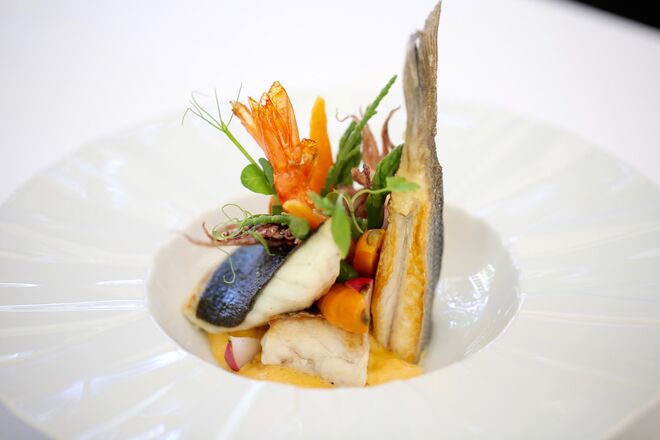 O polvo, vieiras e percebes com sabores aromáticos (€18)