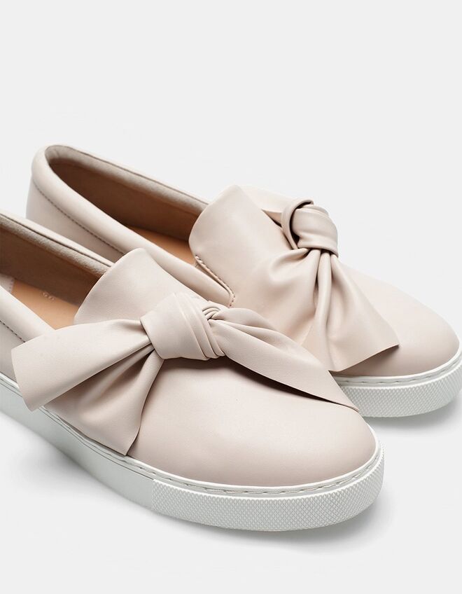 Stradivarius, €25,95