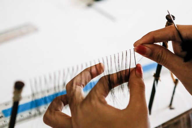 5. Puxar as extensões de pestanas