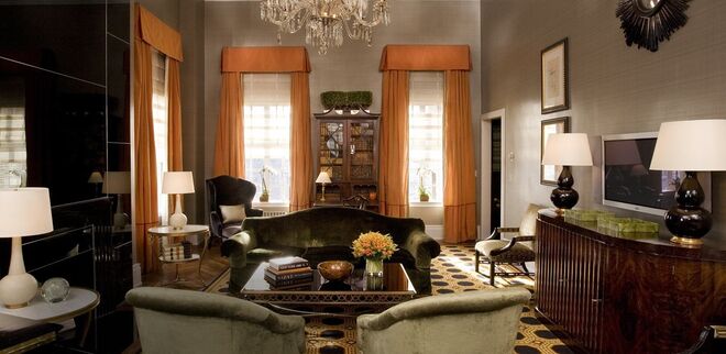 The Carlyle, Nova Iorque | Este hotel celebrizou-se depois de no ano de 2010 se ter publicado um relatório do FBI, que reportava a 1965, no qual se detalhavam as “festas sexuais” que os irmãos Kennedy, Frank Sinatra, Marilyn Monroe e Sammy Davis Jr., organizavam nos seus quartos.