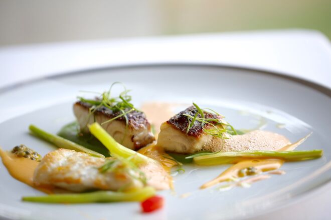 Sortido de peixe do dia seleccionado pelo Chef com funcho, Molho de maracujá e emulsão de bouillabaisse