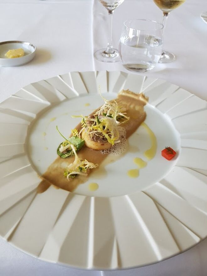 Vieira, terrina de porco e anchovas