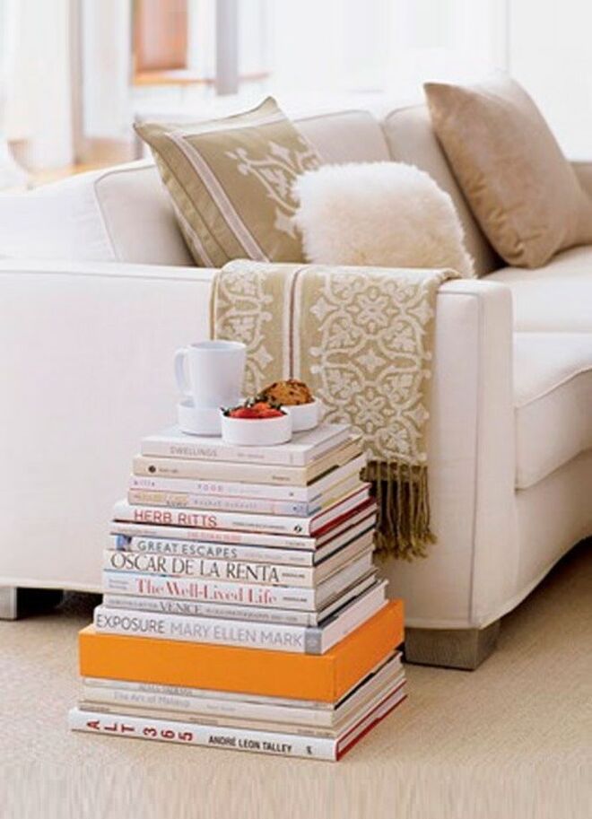 13 | Amontoados no chão como mesa de apoio;