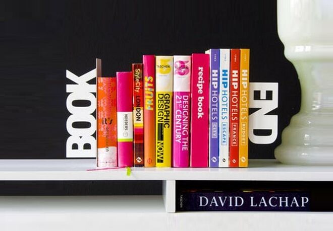 28 | Com acessórios divertidos próprios para livros decorativos;