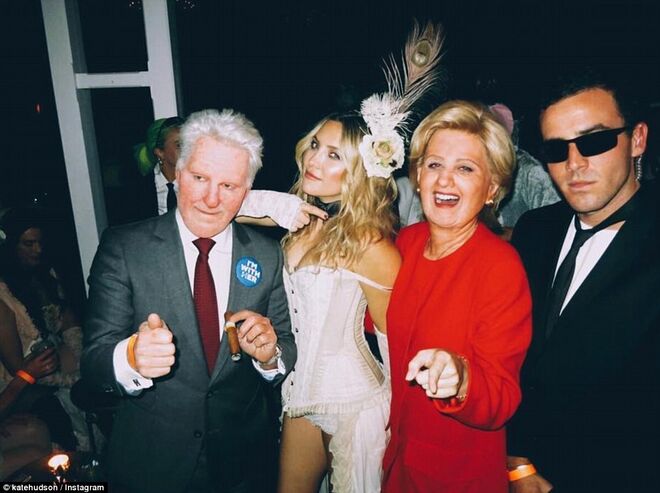 Orlando Bloom, Kate Hudson e Katy Perry | Bill Clinton, Personagem Western e Hilary Clinton