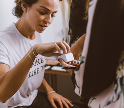 Vanessa Martins e mãe protagonizam campanha de joias Magnolia