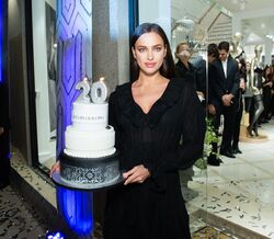 Intimissimi celebra 20 anos com Irina Shayk