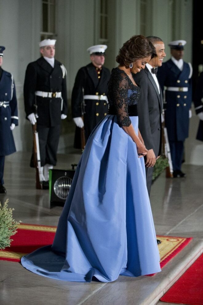 2014 | “Quando conheci o barack e começámos a namorar, ele tinha tudo a seu favor… Sim ele era giro. Ainda é, acho eu. Ele ela encantador, talentoso e inteligente. Mas não foi por isso que casei com ele. O que me fez verdadeiramente apaixonar foi o seu caracter… foi a sua decência, a sua honestidade, a sua compaixão e convicção.”