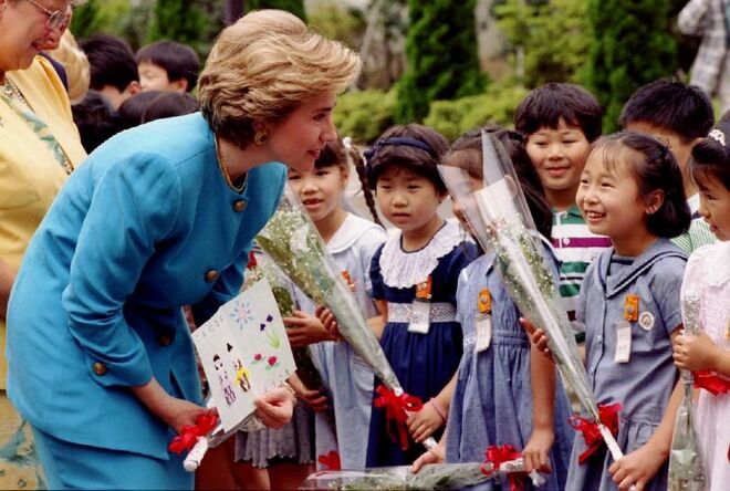 “Nós não temos apoios suficientes no que diz respeito a licenças de maternidade como alguns países europeus têm. Por isso continuamos a dificultar a entrada das mulheres no mercado de trabalho com a garantia de que podem ser boas profissionais ao mesmo tempo que desempenham o papel mais importante, que é criar as suas crianças de forma responsável e positiva.” (fotografia de 1993)