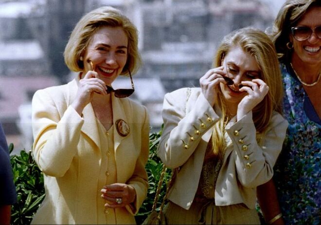 “O progresso é possível. Sei-o porque o vi nas vidas das pessoas deste país, que são derrubadas e se levantam imediatamente a seguir. E sei-o por mim, na minha vida.” (fotografia de 1994)