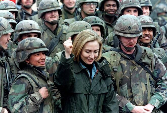 “Tenho razões para acreditar que a maioria dos americanos não concorda com os extremistas de nenhum dos lados de um tema, mas é preciso continuar à procura de uma posição comum, ou mesmo de uma posição acima, pelo nosso futuro.” (fotografia de 1996)