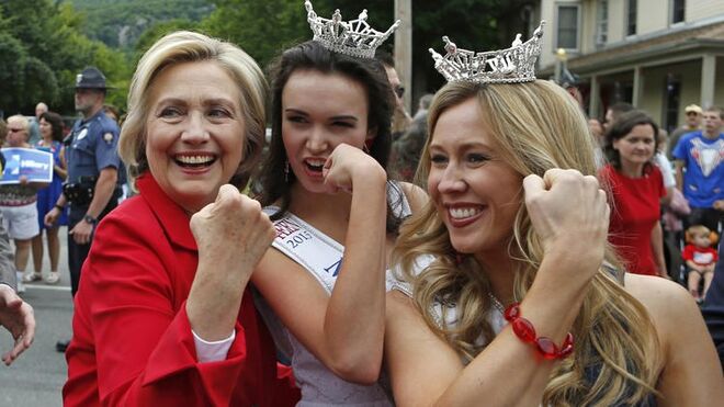 “Pessoas homossexuais nascem, e pertencem, em todas as sociedades do mundo. São de todas as idades, todas as raças, todos os credos. São médicos e professores, agricultores e banqueiros, militares e atletas. E quer saibamos ou reconheçamos isso quer não, eles estão entre as nossas famílias, os nossos amigos e os nossos vizinhos. Ser homossexual não é uma invenção ocidental. É uma realidade humana.” (fotografia de 2016)