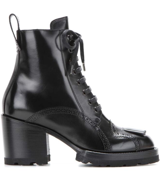 Em pele, €795, Dries Van Noten, em mytheresa.com