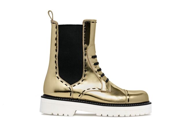 Em pele, €845, Dolce & Gabbana