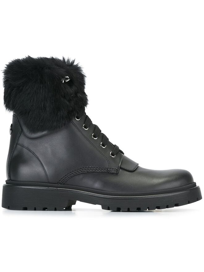 Em pele, €725, Moncler 