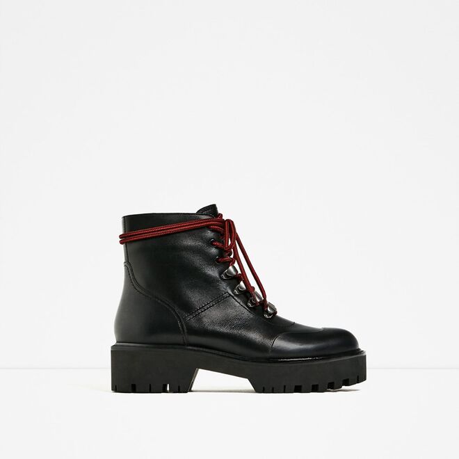 Em pele, €79,95, Zara