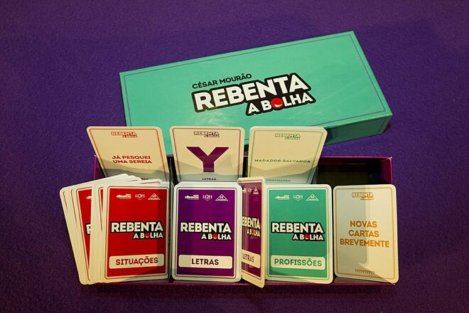 “Rebenta a Bolha”, de César Mourão. €19,99 na Fnac, parte da receita reverte a favor da APAV