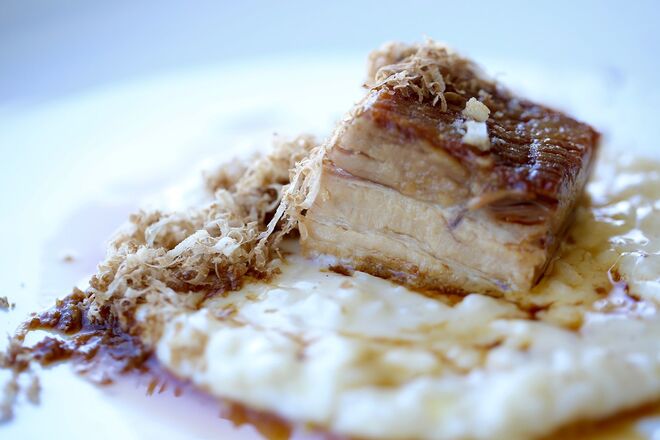   Pancetta confitada e caramelizada com risoto de trufa d´Alba, €79                                       