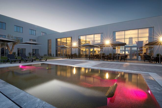 Vila Galé com promoções exclusivas | o grupo oferece descontos de 20% aos clientes que reservem um mínimo de sete noites consecutivas com pequeno-almoço nos hotéis Vila Galé Santa Cruz (Madeira), Douro, Coimbra, Ericeira, Évora, Clube de Campo (Beja), Tavira e Albacora (Tavira).