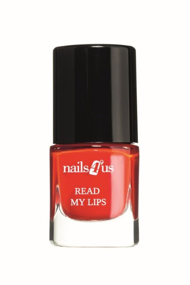 Na ponta dos dedos | Especializada em unhas de gel, a Nails’4Us é uma marca portuguesa que utiliza produtos próprios. As cores cm tons mate, brilhantes e metalizados são apenas algumas das propostas que fazem parte da montra de artigos da Nails4’Us. A marca tem lojas espalhadas por todo o país. Saiba qual fica mais perto de si em www.nails4us.com. 