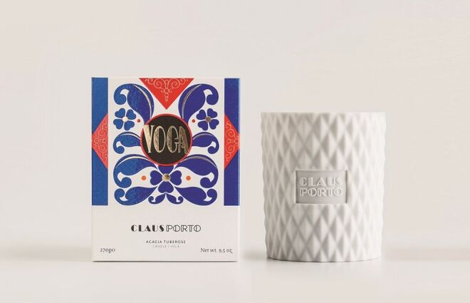 Tradição Portuguesa | Os sabonetes artesanais da Claus Porto (a marca premium da Ach Brito) são um exemplo de produtos que não duram para sempre, contrariamente à garantida vontade de utilizá-los para o resto da vida. Esta casa de fragrâncias e de produtos de beleza, prestes a cumprir 130 anos, prepara-se para entrar na nova década em grande estilo, com a recém-chegada loja em Lisboa, um segundo espaço a ser brevemente inaugurado, no Porto, e a promessa de inovação que passa por dar uma nova identidade visual à marca. Preservam-se a rotulagem com padrões coloridos (inspirados em momentos específicos da cultura histórica portuguesa e na estética da Belle Époque) e o embalamento manual. www.clausporto.com 