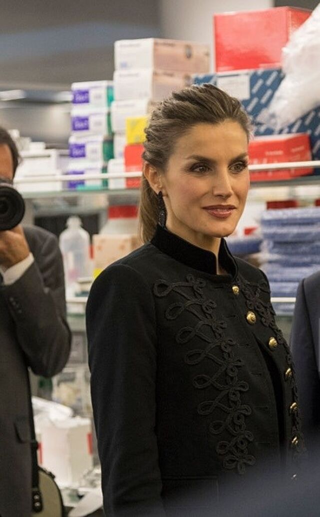 Letizia de Espanha | Amada por uns e odiada por outros, Letizia era uma mulher de esquerda afastada de importantes instituições em Espanha como a Igreja Católica, os militares e a monarquia, e precisou de conquistar um lugar na coroa espanhola.