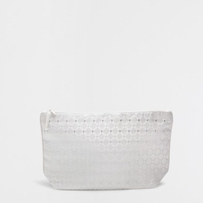 4. 3. Do It Yourself | Se gosta de personalizar cada oferta à medida da pessoa a quem se destina, aproveite para construir o seu próprio nécessaire. €15,95 Zara Home