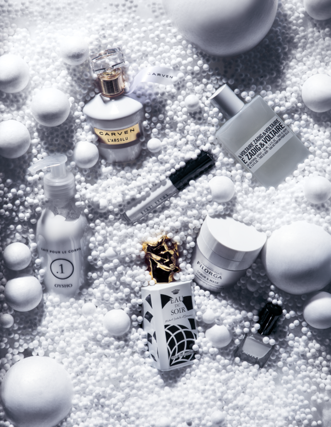 1 Puros como a Neve: Cremes de rosto, perfumes e veús corporais| L’Absolu, eau de parfum, 100 ml, €90, Carven, na Douglas  This is Her!, eau de parfum, 50 ml, Zadig & Voltaire Eau du Soir, eau de parfum, 100 ml, €229, Sisley Verniz no tom 323 Matte White, €10,50, Anny Creme hidratante de olhos, Bobbi Brown Lait pour le corps, Body Milk, €6,99, Oysho Scrub & Mask, €46, Filorga