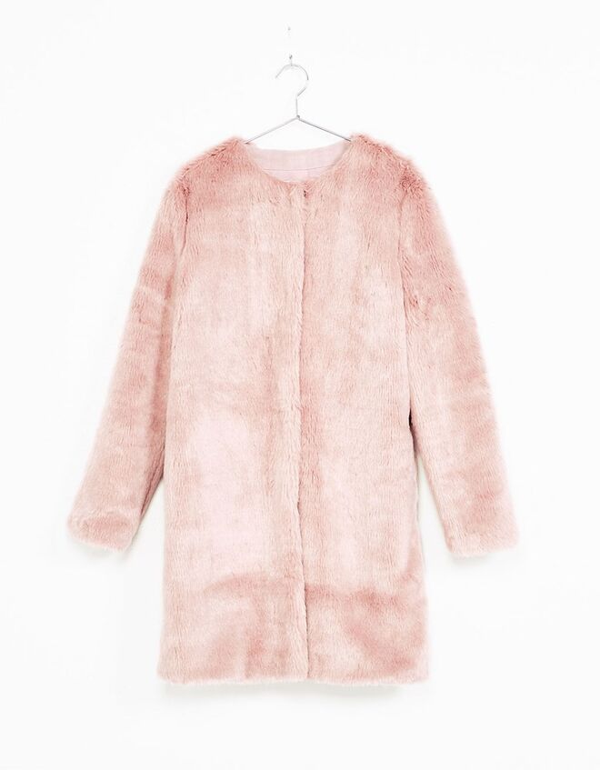 Casaco comprido em pelo | Bershka, 49.99€