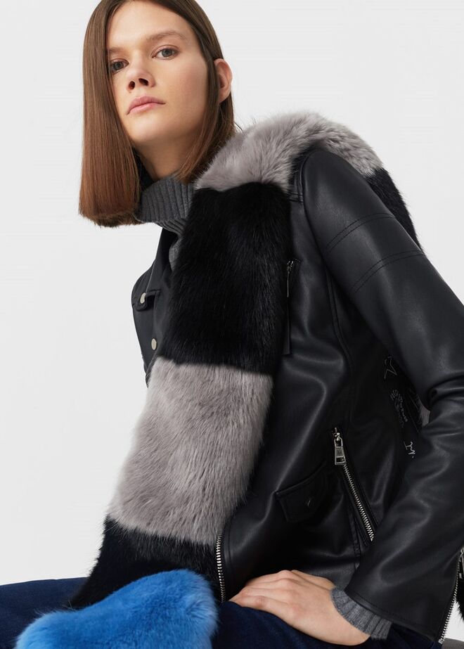 Cachecol em pelo preto, cinzento e azul | Mango, 35.99€